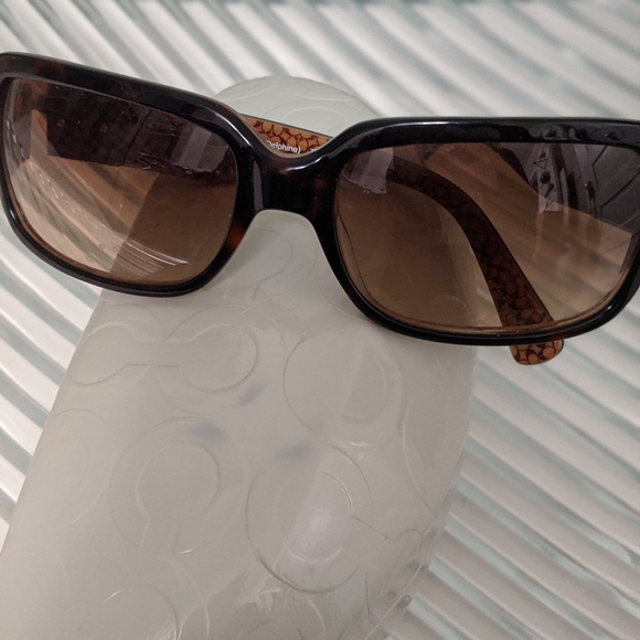 Coach sunglasses w)orig box and cloth - Picture 8 of 8